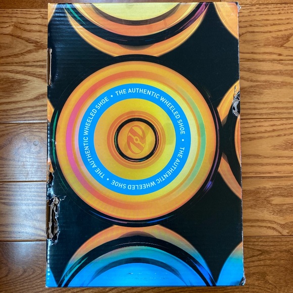 HEELYS -Youth Size 2. The Authentic Wheeled Shoe. - Picture 2 of 12